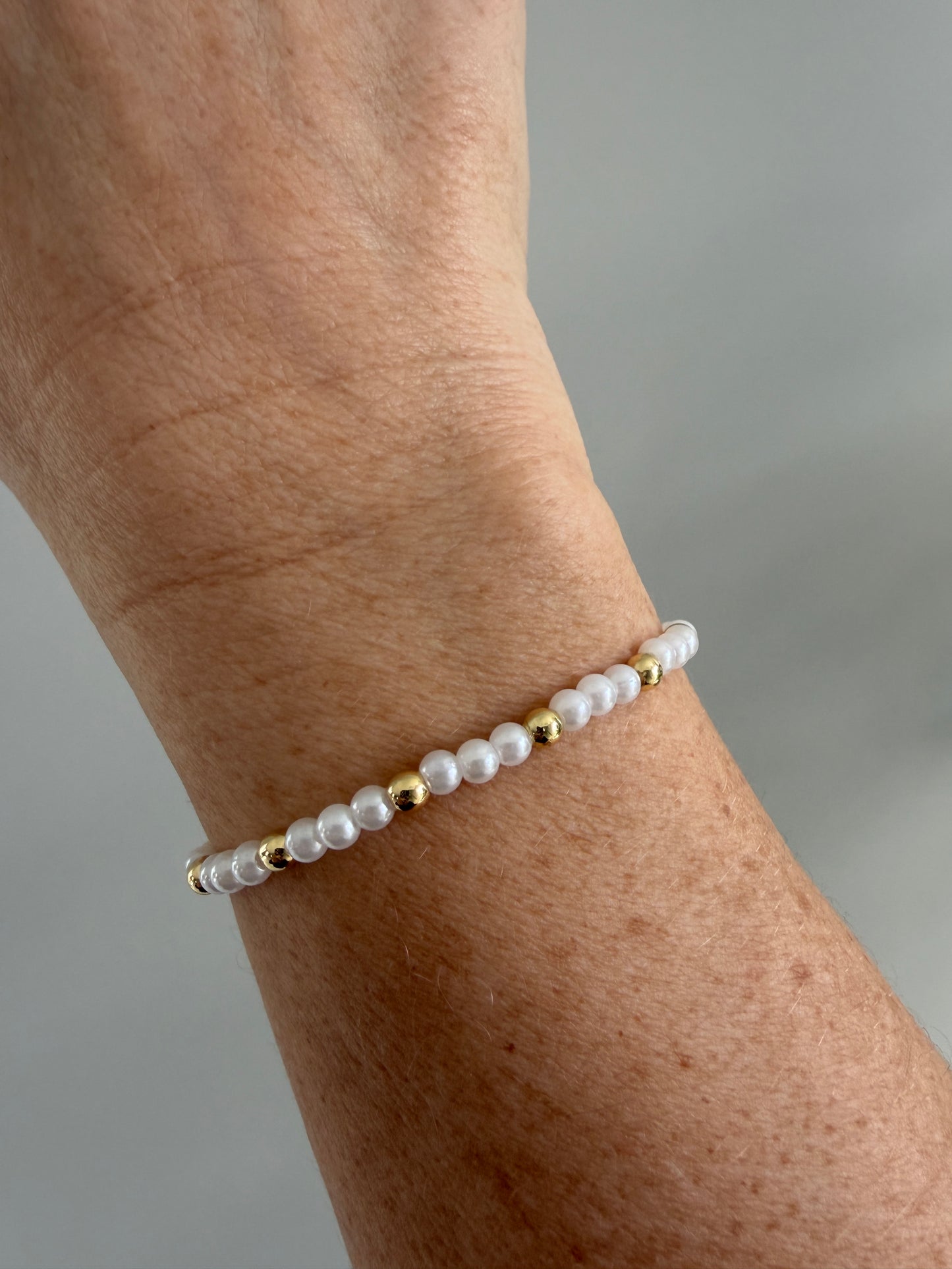 18K gold-filled 4mm beaded bracelet with pearl accents