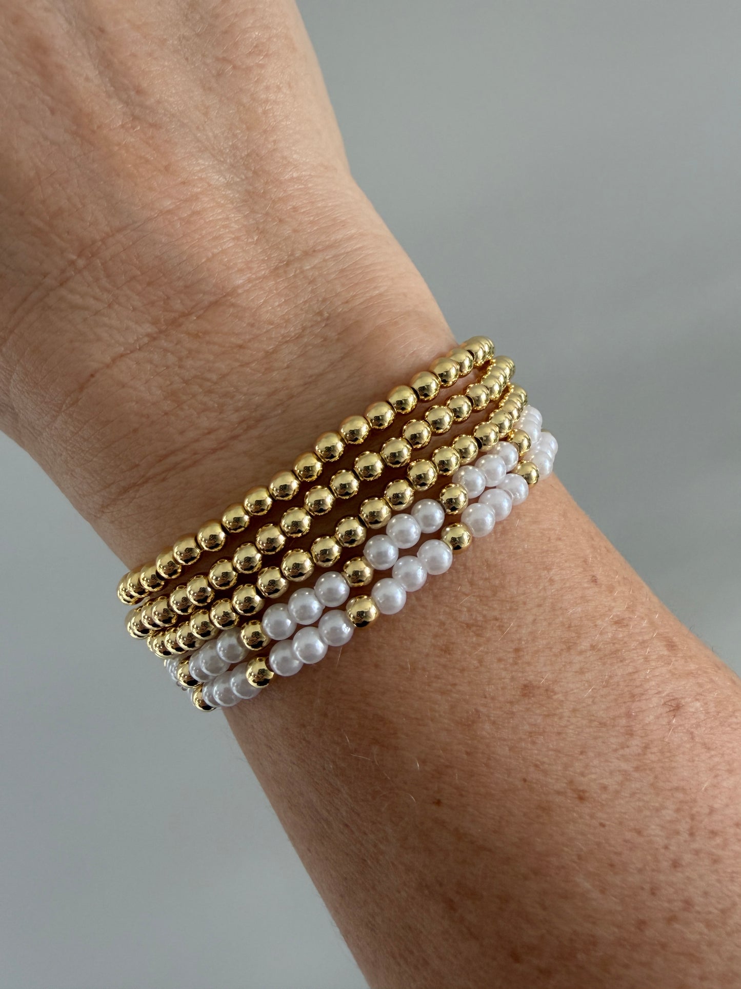 Minimalist 18K gold-filled 4mm beaded bracelet with pearls for everyday wear