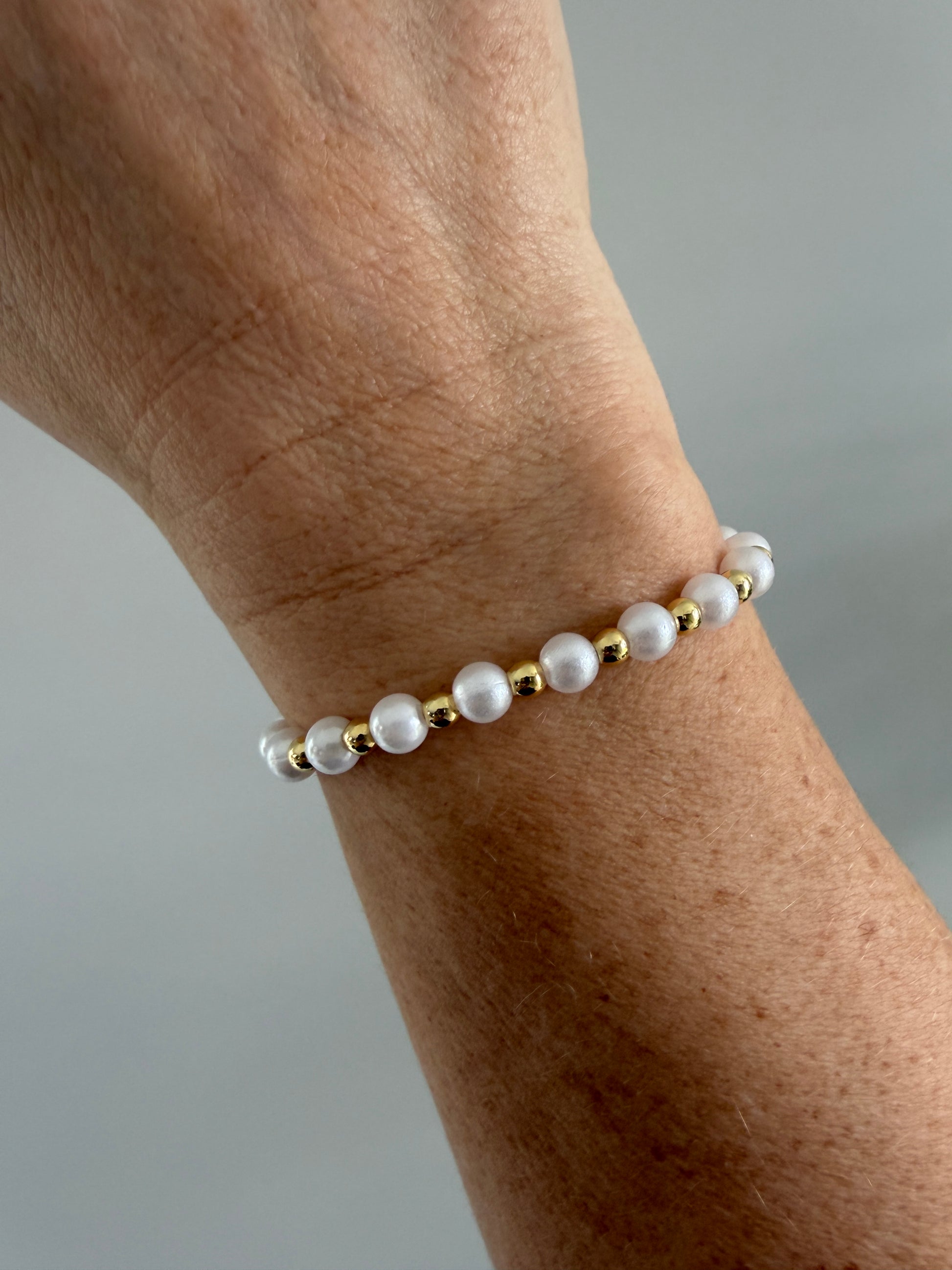 18K gold-filled 4mm beaded bracelet with pearl accents