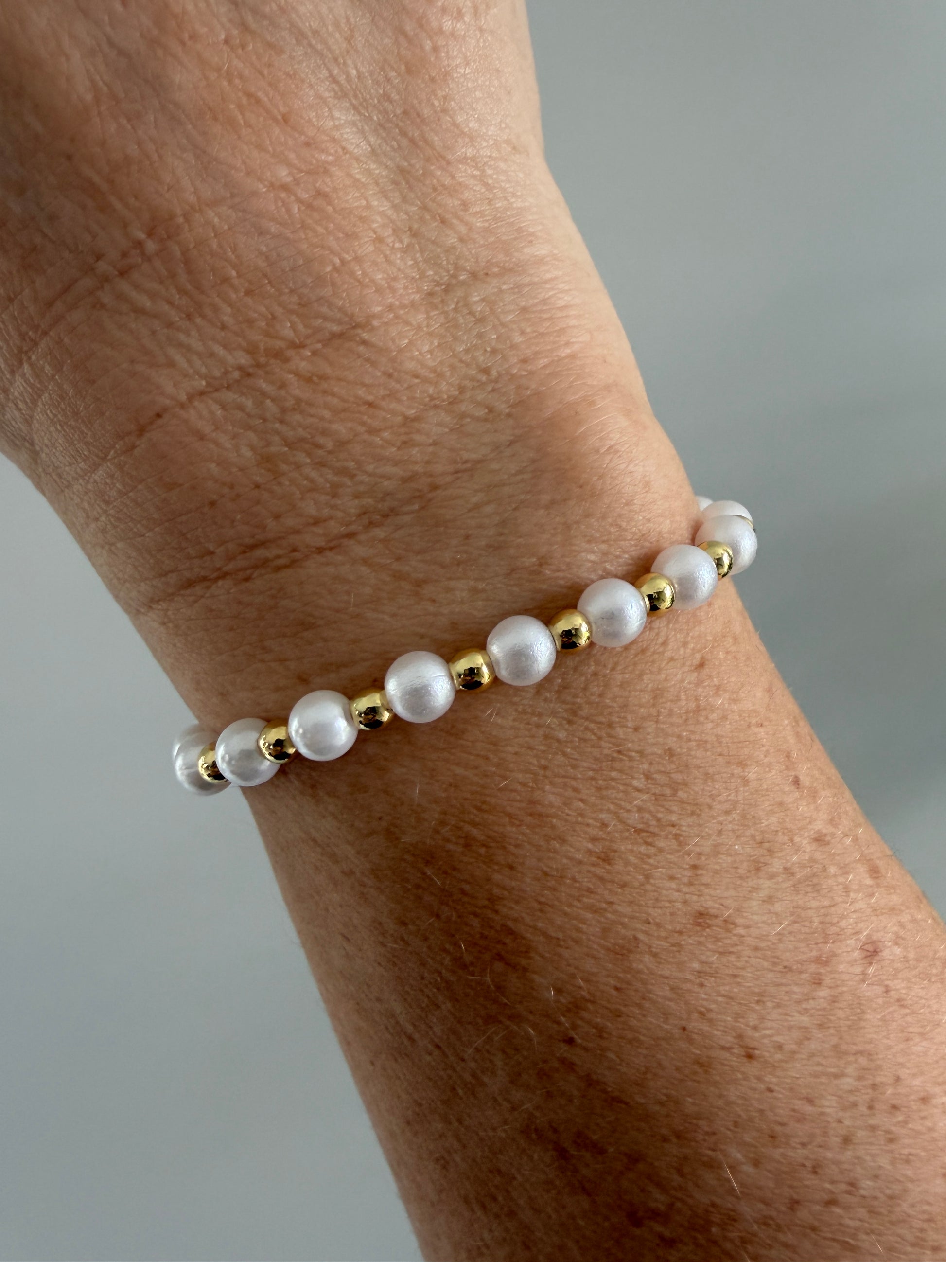 18K gold-filled 4mm beaded bracelet with pearl accents