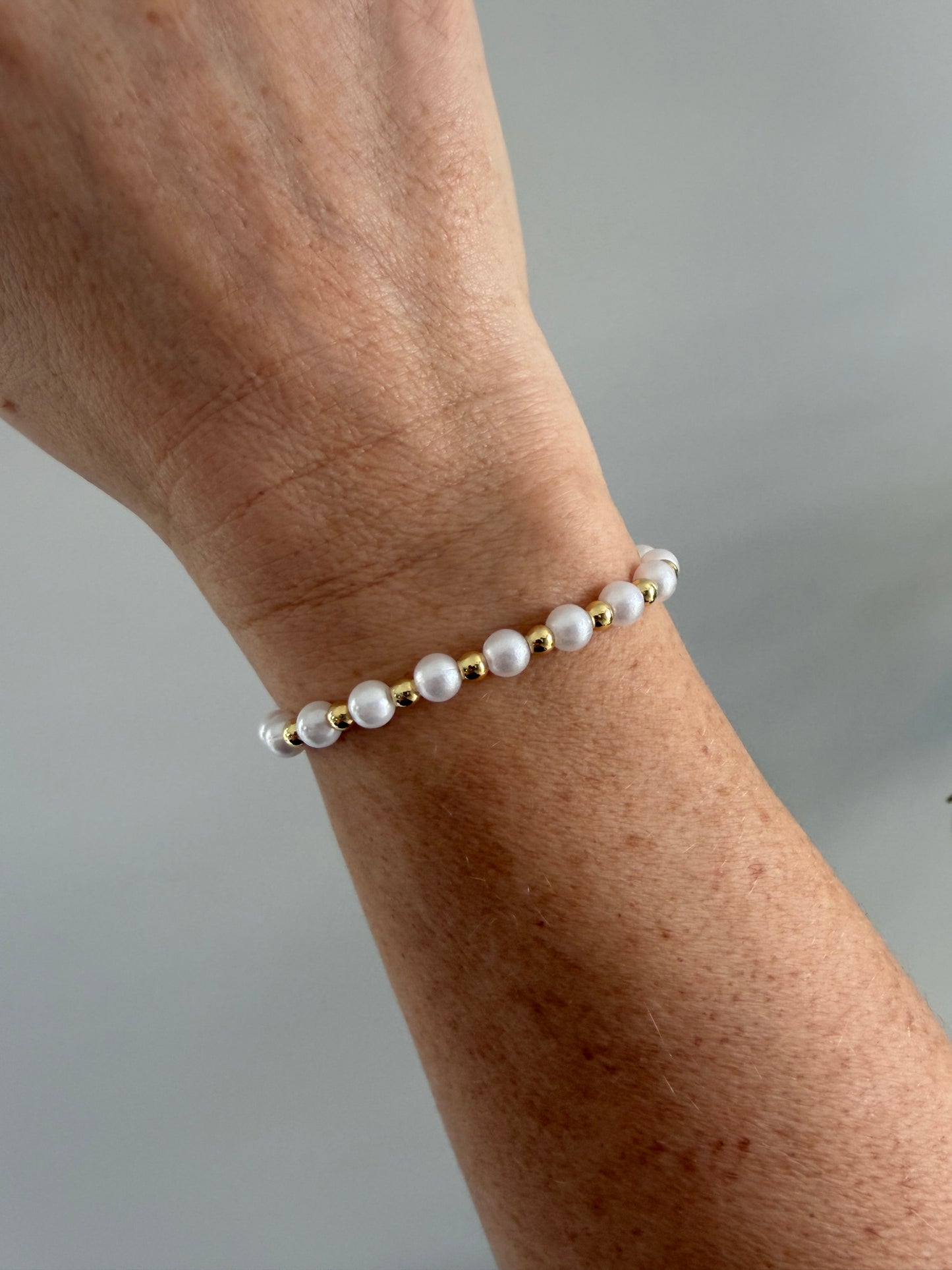 18K gold-filled 4mm beaded bracelet with pearl accents
