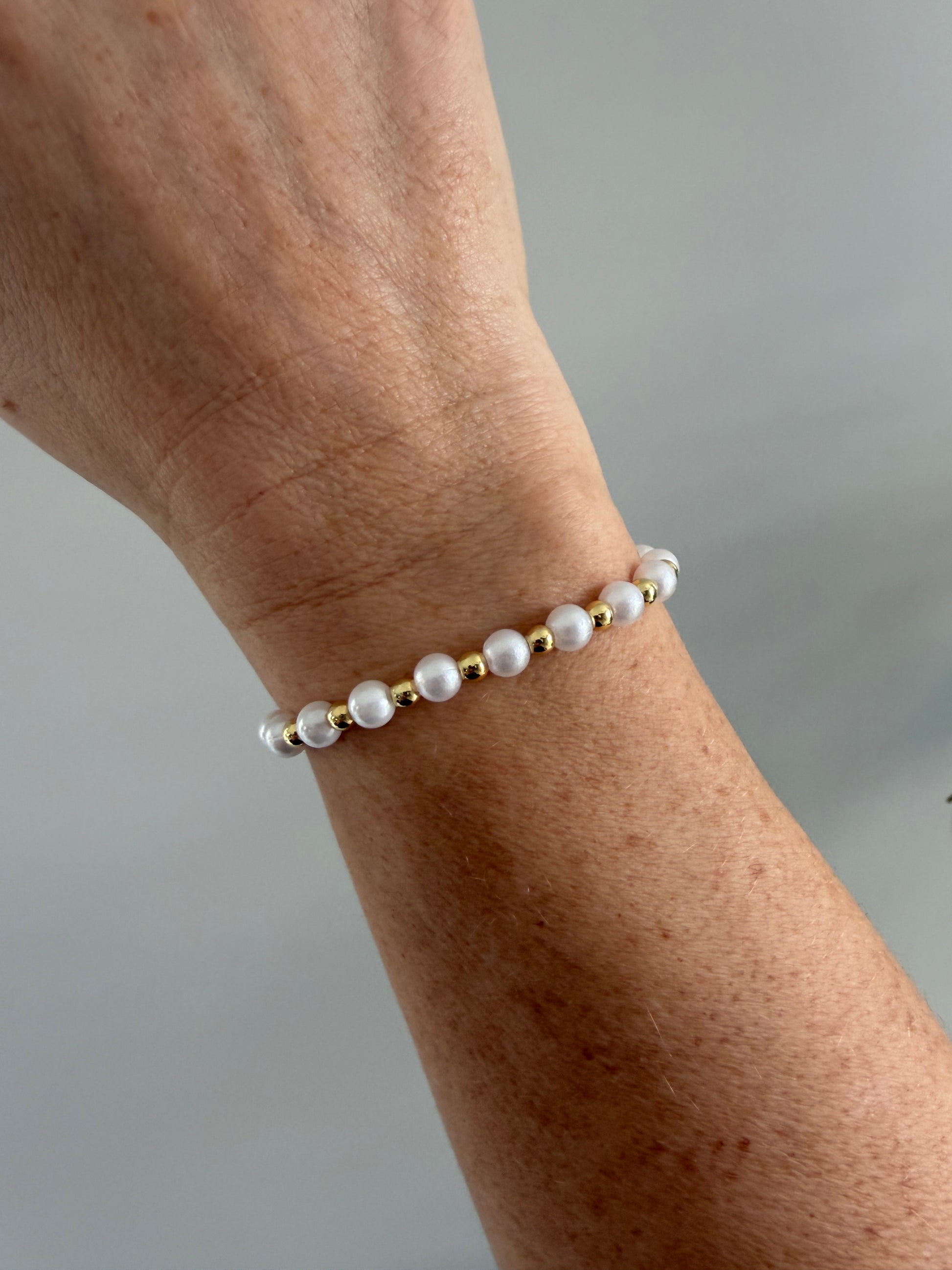 18K gold-filled 4mm beaded bracelet with pearl accents