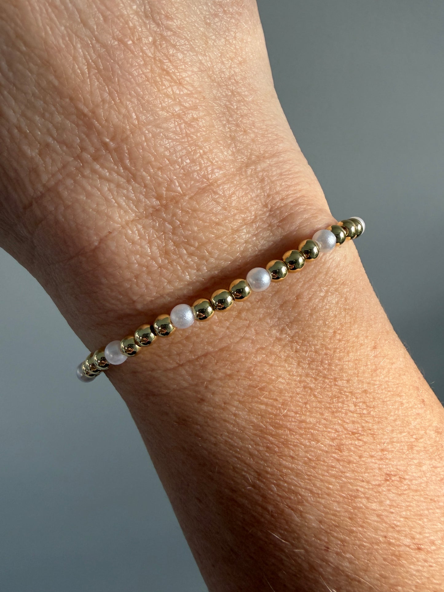 18K gold-filled 4mm beaded bracelet with pearl accents